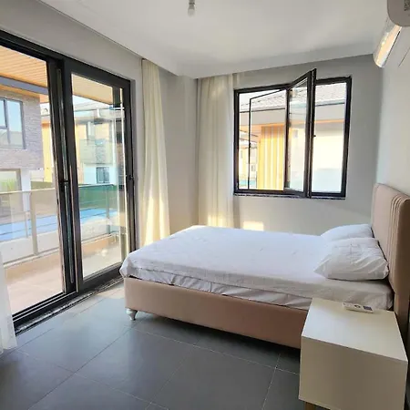 Ala Oezel Havuzlu Villa *