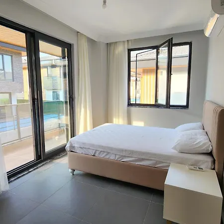 Ala A4 Oezel Havuzlu Villa