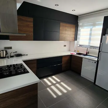 Ala A4 Oezel Havuzlu