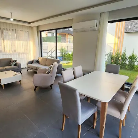 Ala A4 Oezel Havuzlu Villa *